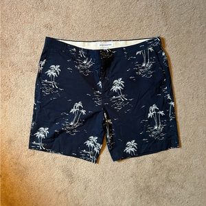 Amazon Essentials Navy & White Hawaiian Printed Shorts - NWOT